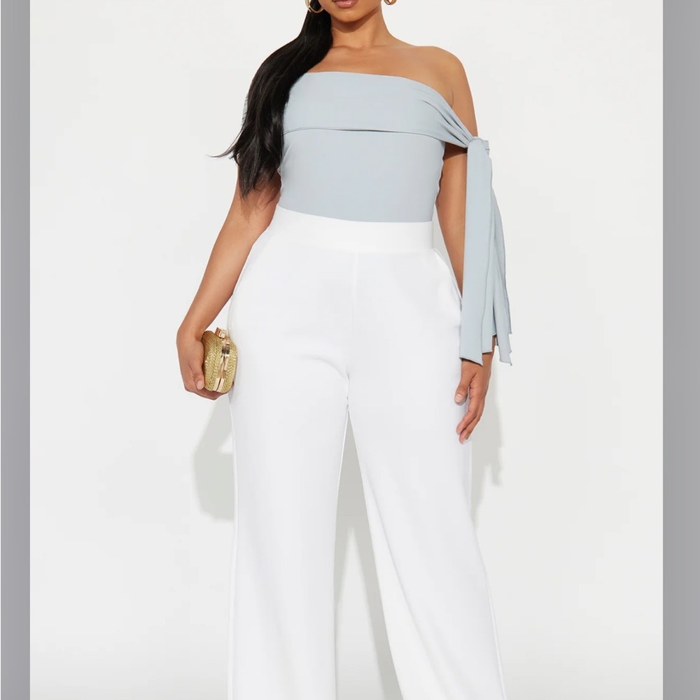 NWT Light Blue Women's Soft Top
spring/summer. Stretchy and comfortable fabric